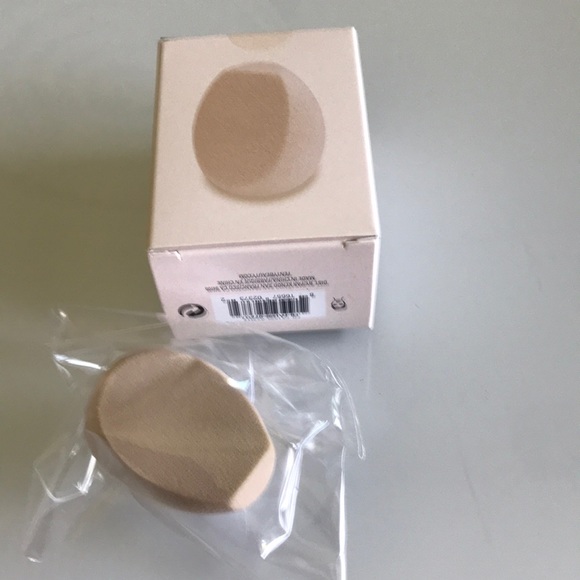 Fenty Beauty precision makeup sponge - Picture 4 of 4